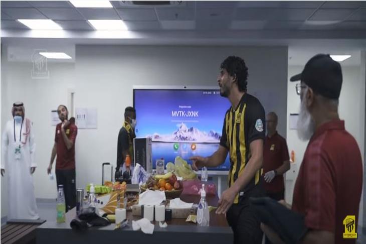 أحمد حجازي بغرفة ملابس الاتحاد